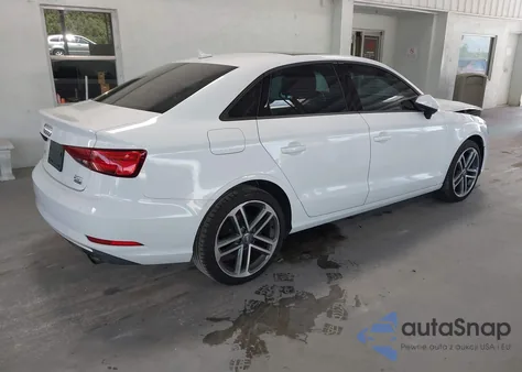 2018 Audi A3 2.0T Premium/2.0T Tech Premium z USA, uszkodzony, nr VIN WAUB8GFF1J1016562